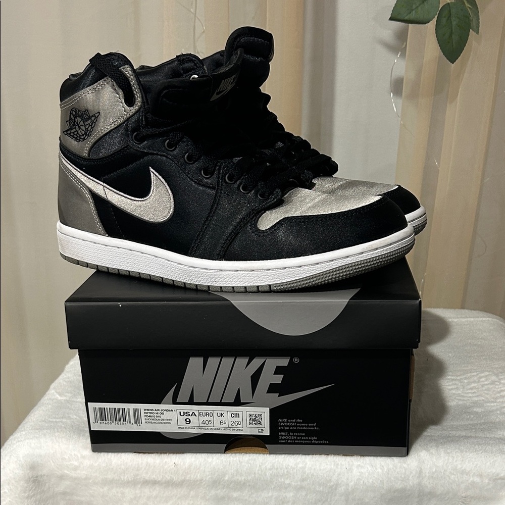 Nike Air Jordan 1 High Black / Metallic Silver | Women’s 9 / Men’s 7.5 with box